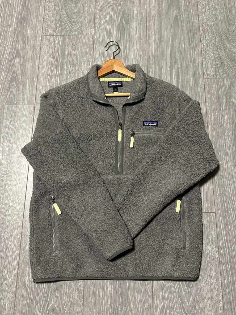 Patagonia Women’s Retro Pile Marsupial Fleece Pullover - Medium - Salt Grey